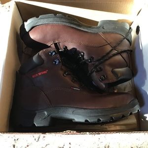 Red Wing Men’s Steel toed work boots style 2246
